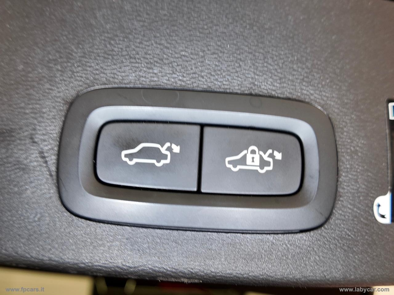 VOLVO XC40 D3 Geartronic Momentum Pro N1