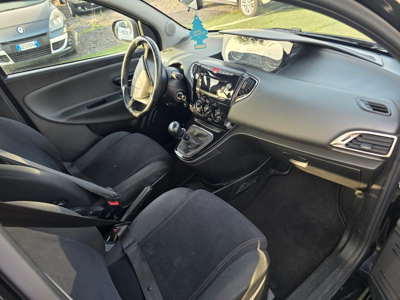 Lancia Ypsilon 0.9 TwinAir 85 CV 5 porte S&S Gold