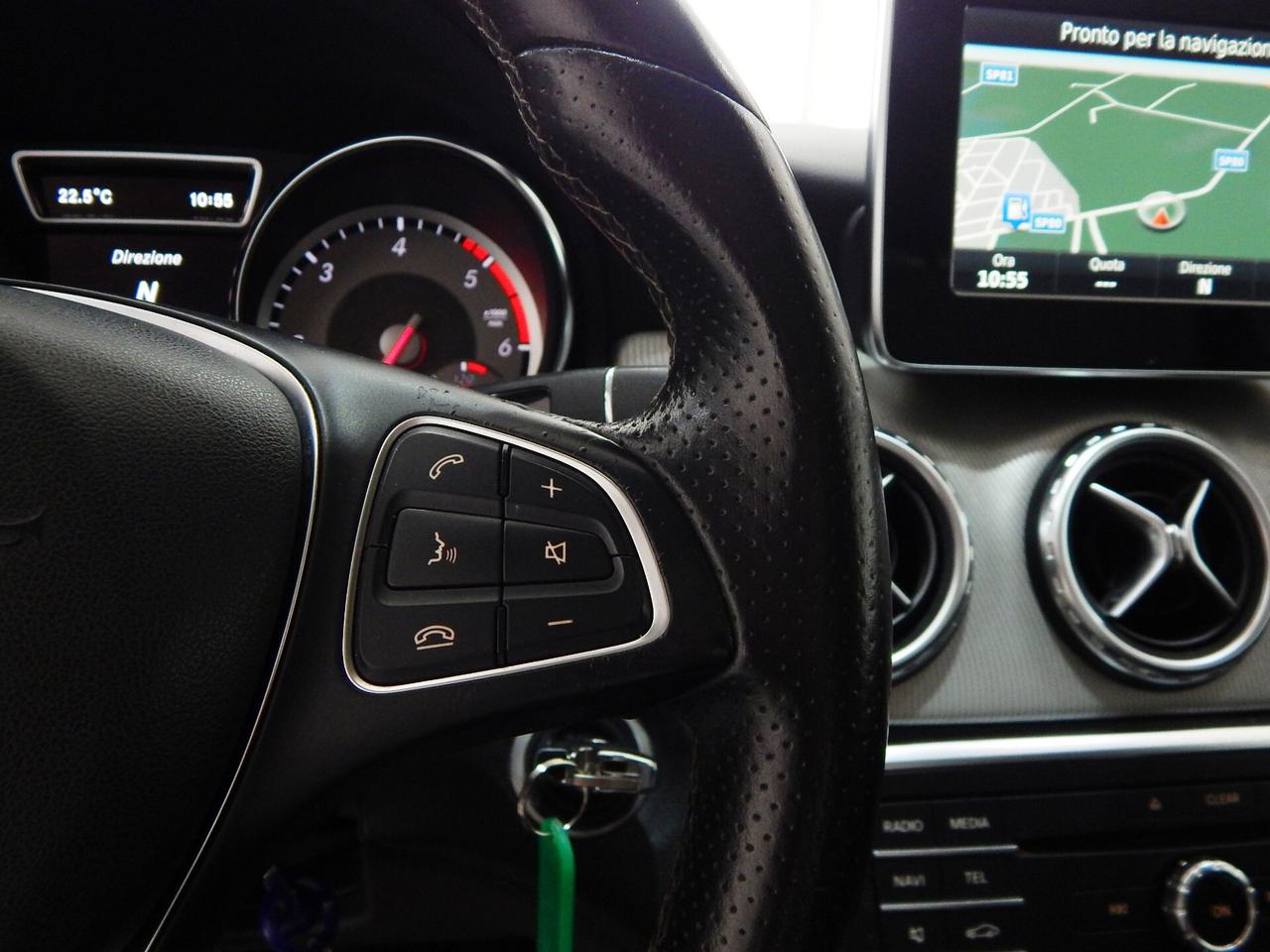Mercedes-Benz GLA 200 d Sport Enduro Aut. TETTO-NAVI-PELLE-PARK-XENO-LED