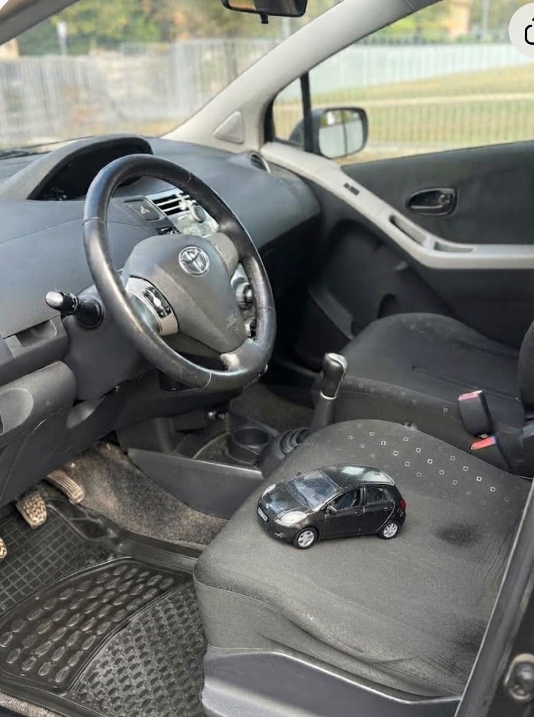 TOYOTA YARIS 1.0 BENZINA GOMMATA NUOVA