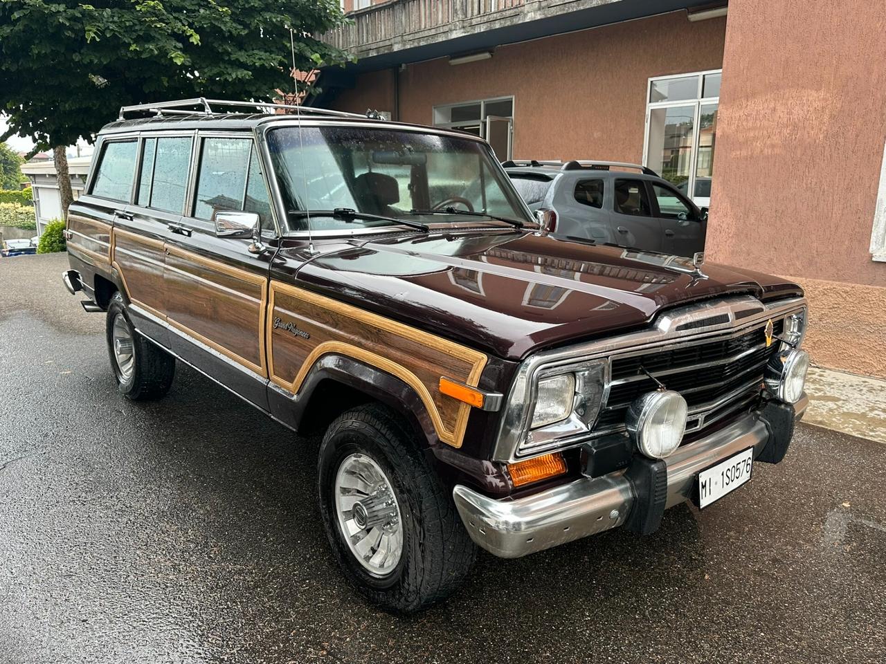 Jeep Grand Wagoneer 5.9 V8