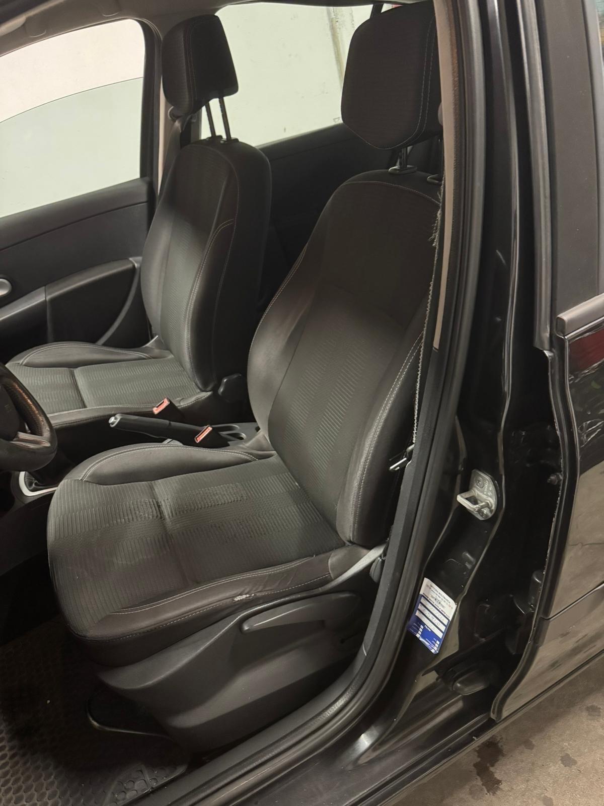 Renault Clio 1.2 16V 5 porte 2010