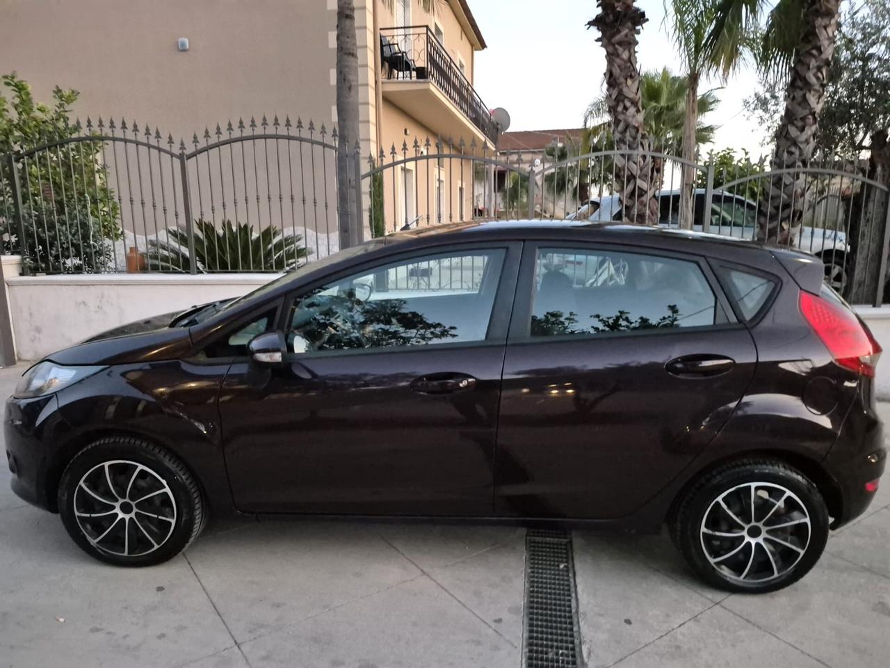 Ford Fiesta 1.4 TDCi 70CV 5 porte Titanium