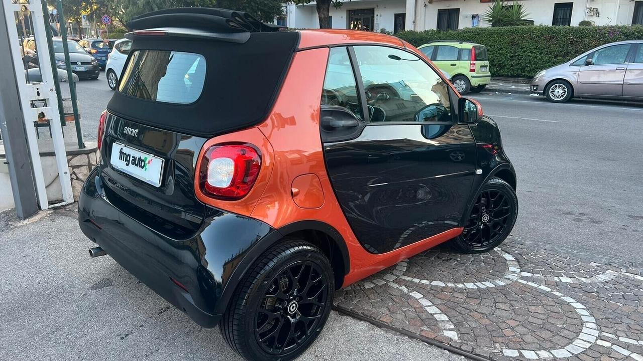 Smart ForTwo 70 1.0 twinamic cabrio Passion Adatta a Neopatentati