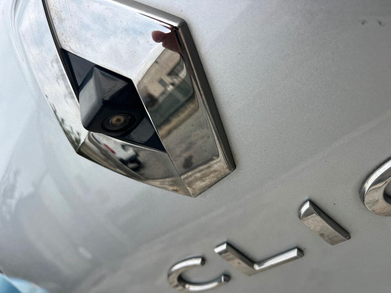 Renault Clio 1.5DCI MOSCHINO X NEOPANTETATI