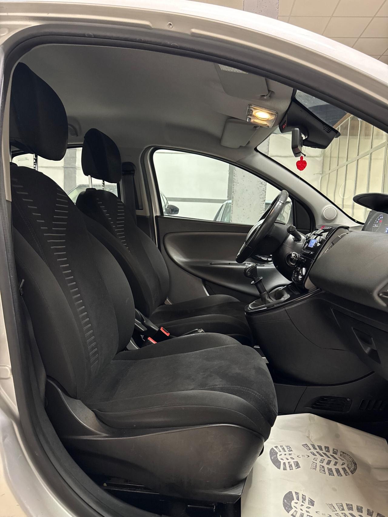 Lancia Ypsilon 1.2 69 CV 5 porte S&S Platinum