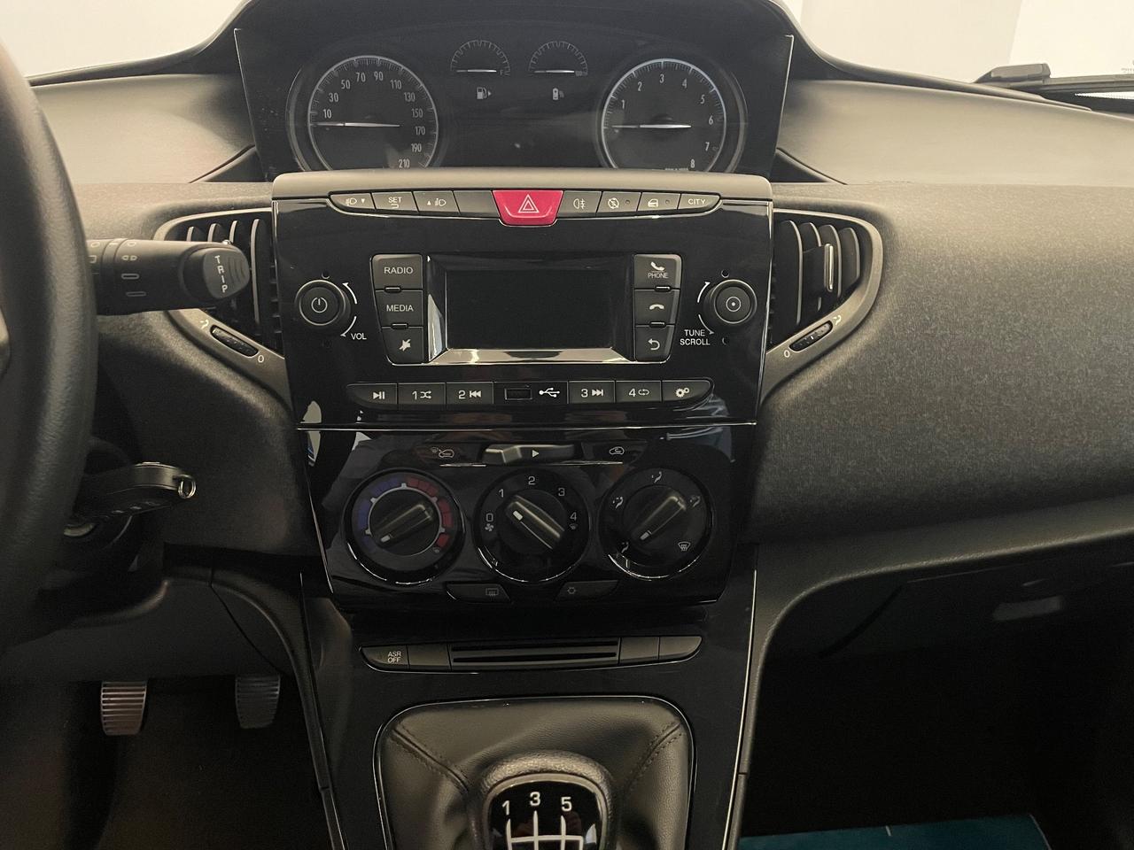 Lancia Ypsilon 1.0 FireFly 5 porte S&S Hybrid Ecochic Silver