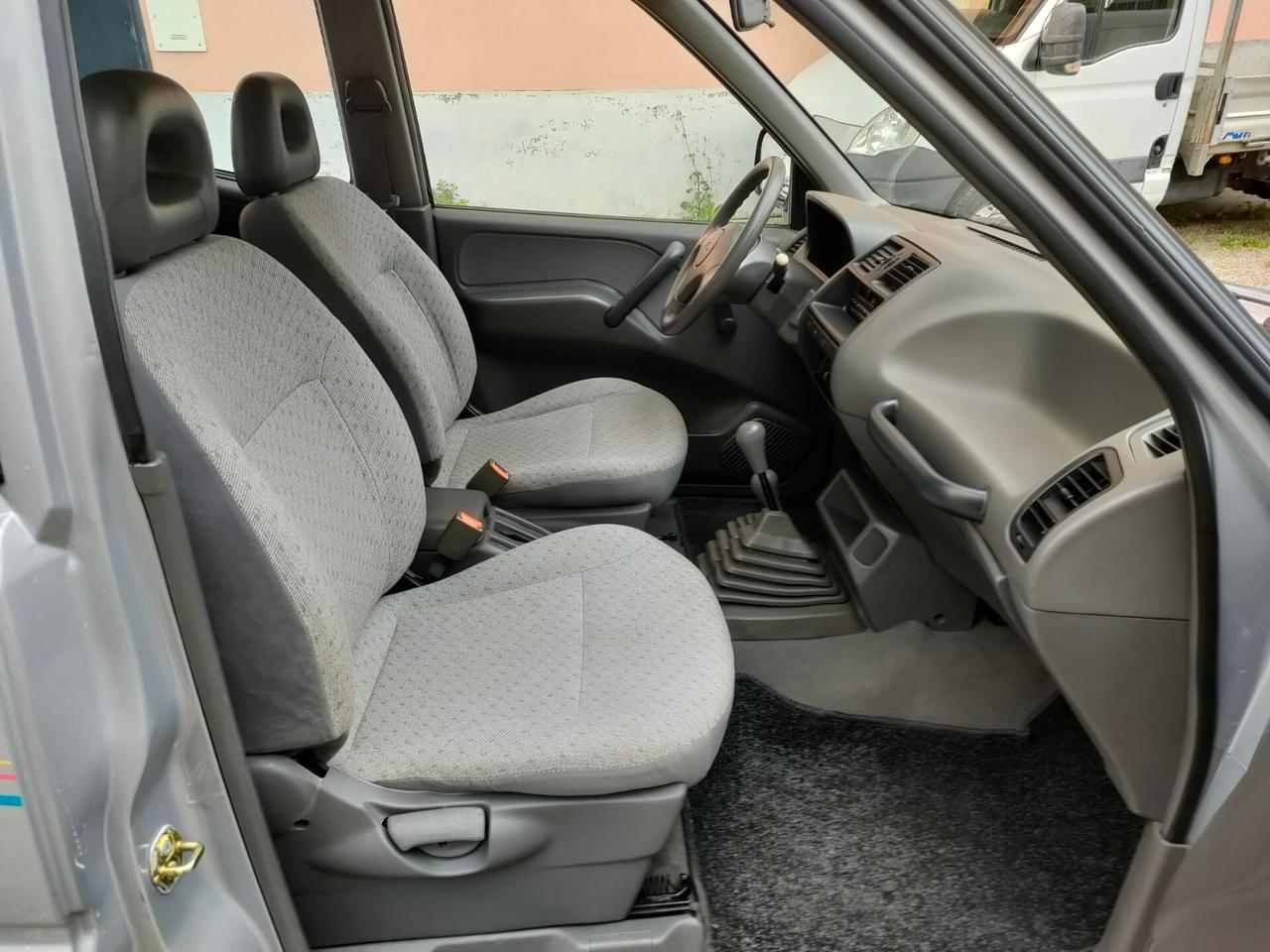 Ford Maverick 2.4i alias Nissan Terrano