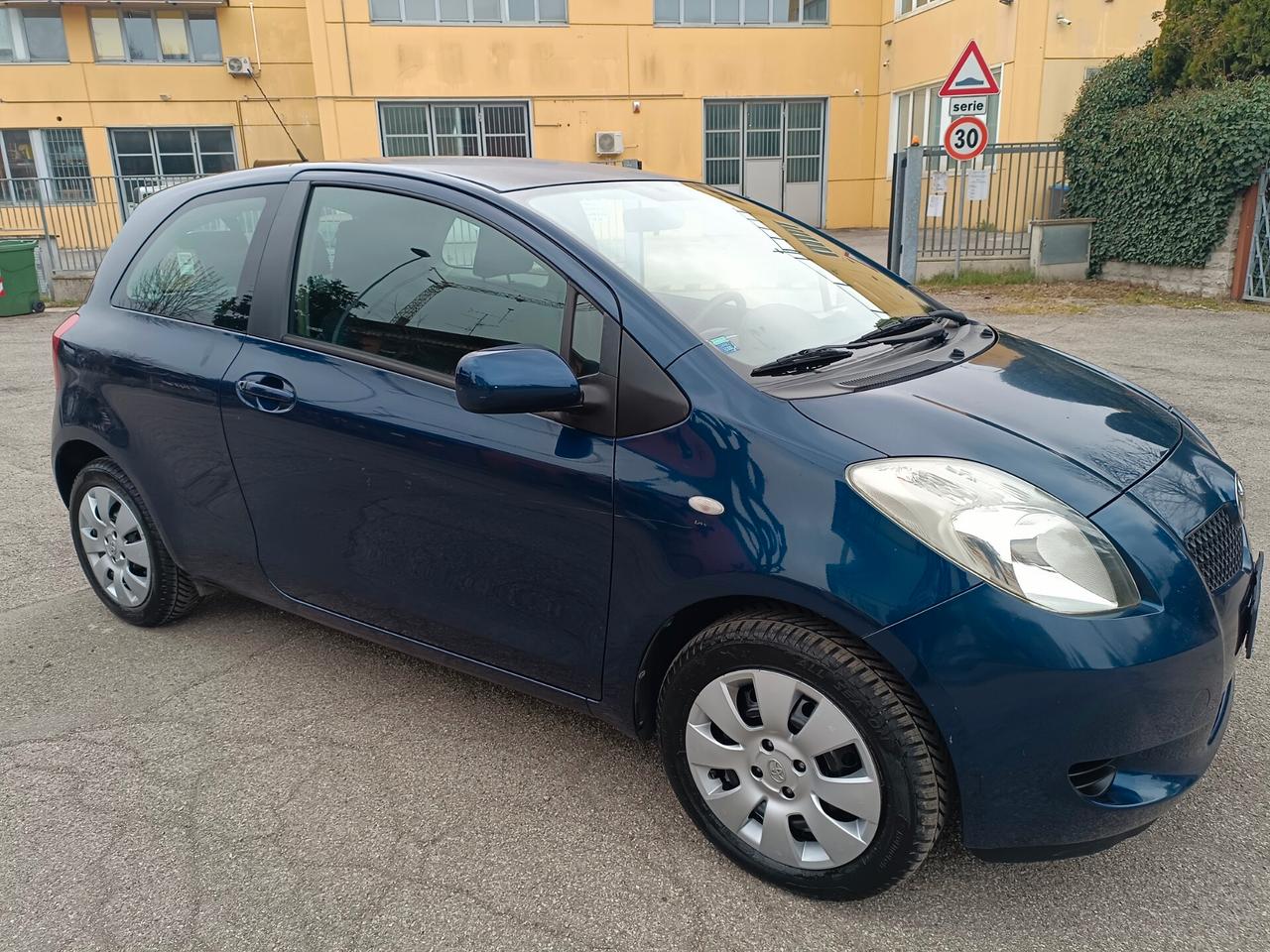 Toyota Yaris 1.0 3 porte Sol