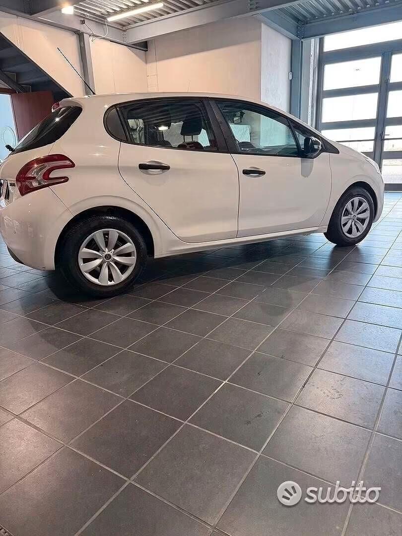 AUTO ITALIANA- PEUGEOT 208 1.0 BENZINA - NEOPATENTATI