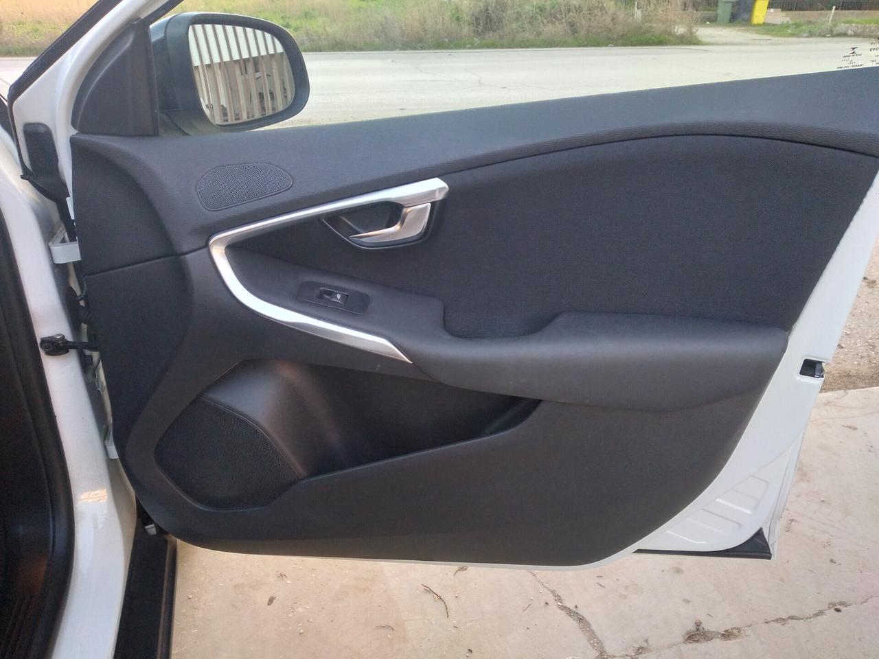 Volvo V40 Cross Country 2.0D 120CV Momentum