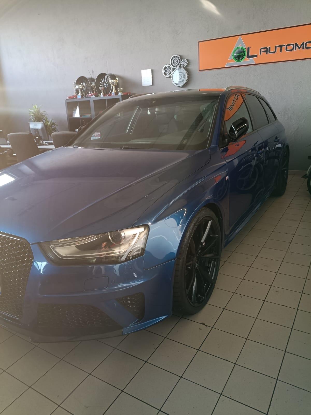Audi A4 RS 4 Avant 4.2 V8 FSI quattro S tronic