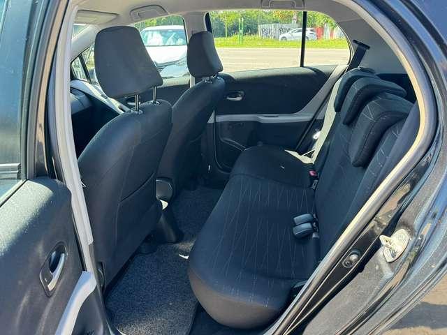 Toyota Yaris 5p 1.3 Sol m-mt NEOPATENTATI