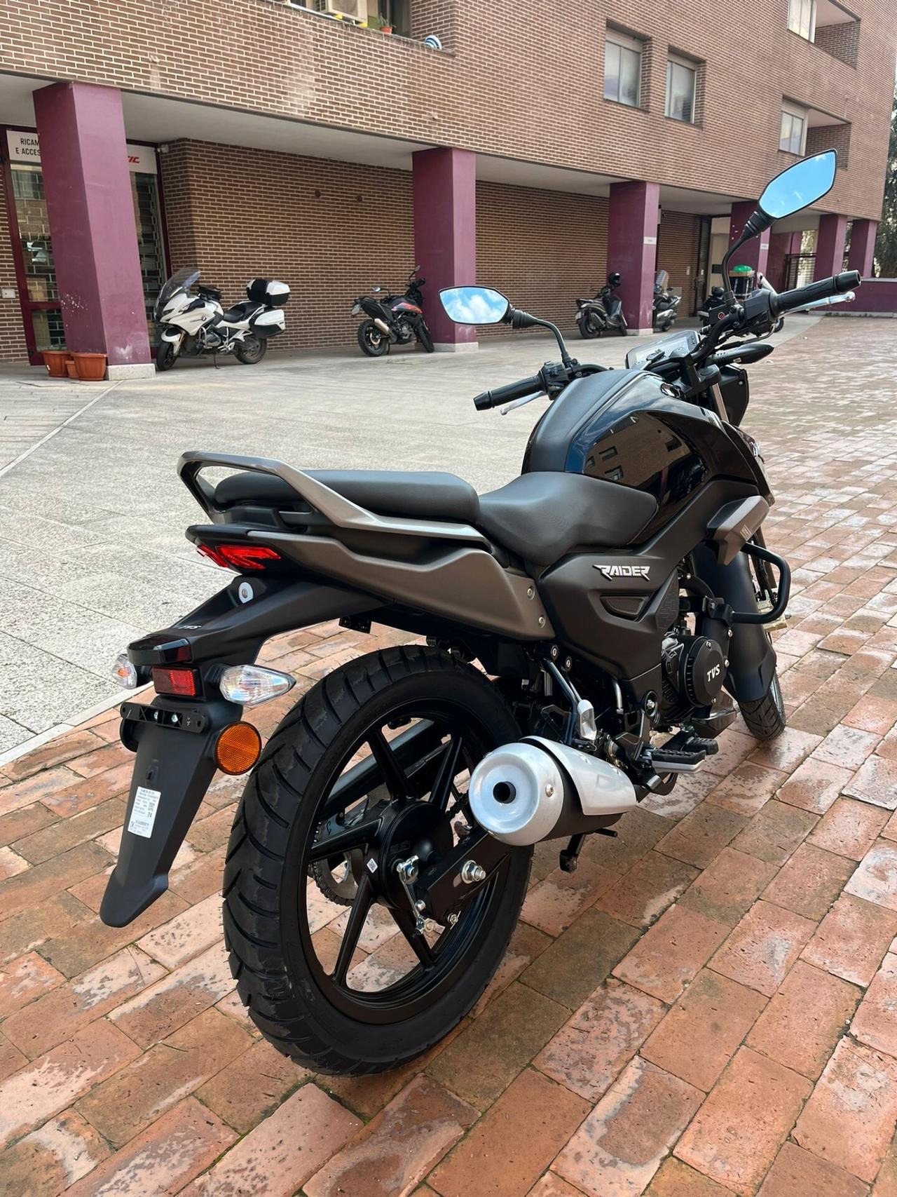 TVS RAIDER 125