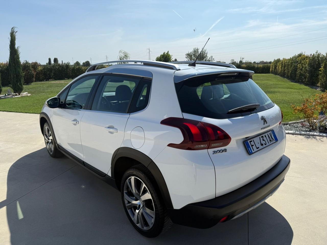 Peugeot 2008 BlueHDi 100 Allure
