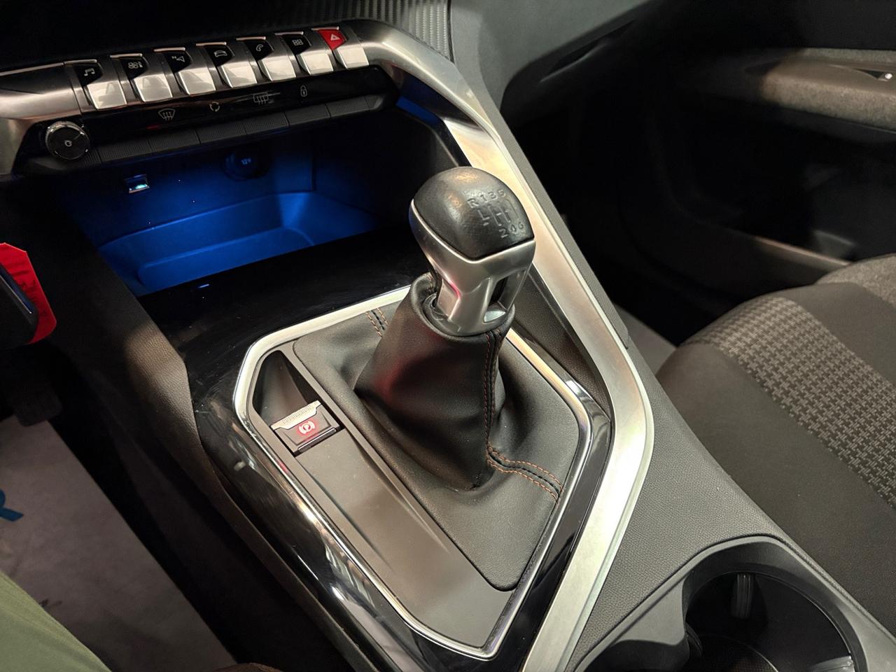 PEUGEOT 3008 1.5 bluehdi Active s&s 130cv