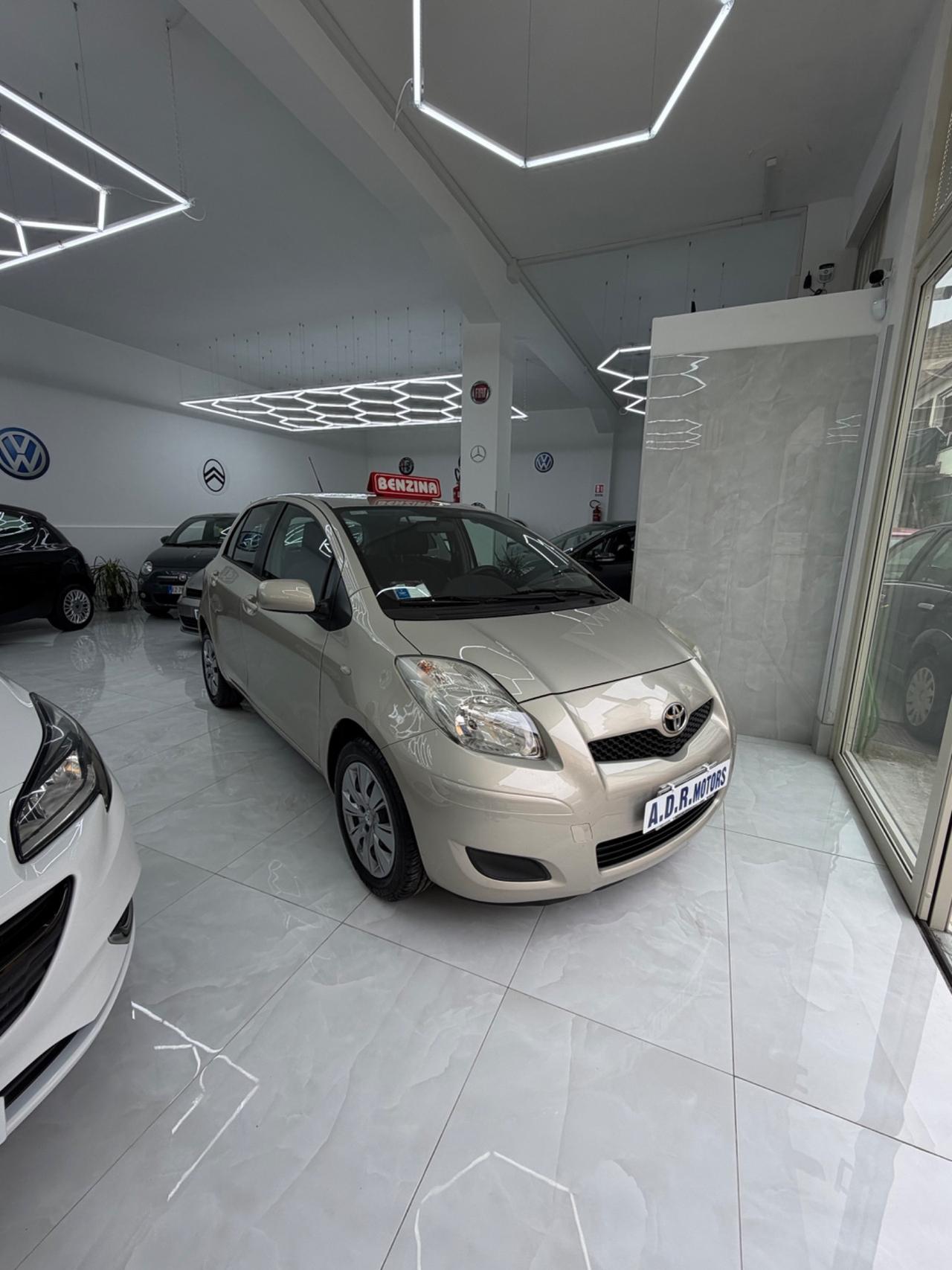 Toyota Yaris 1.0 5 porte