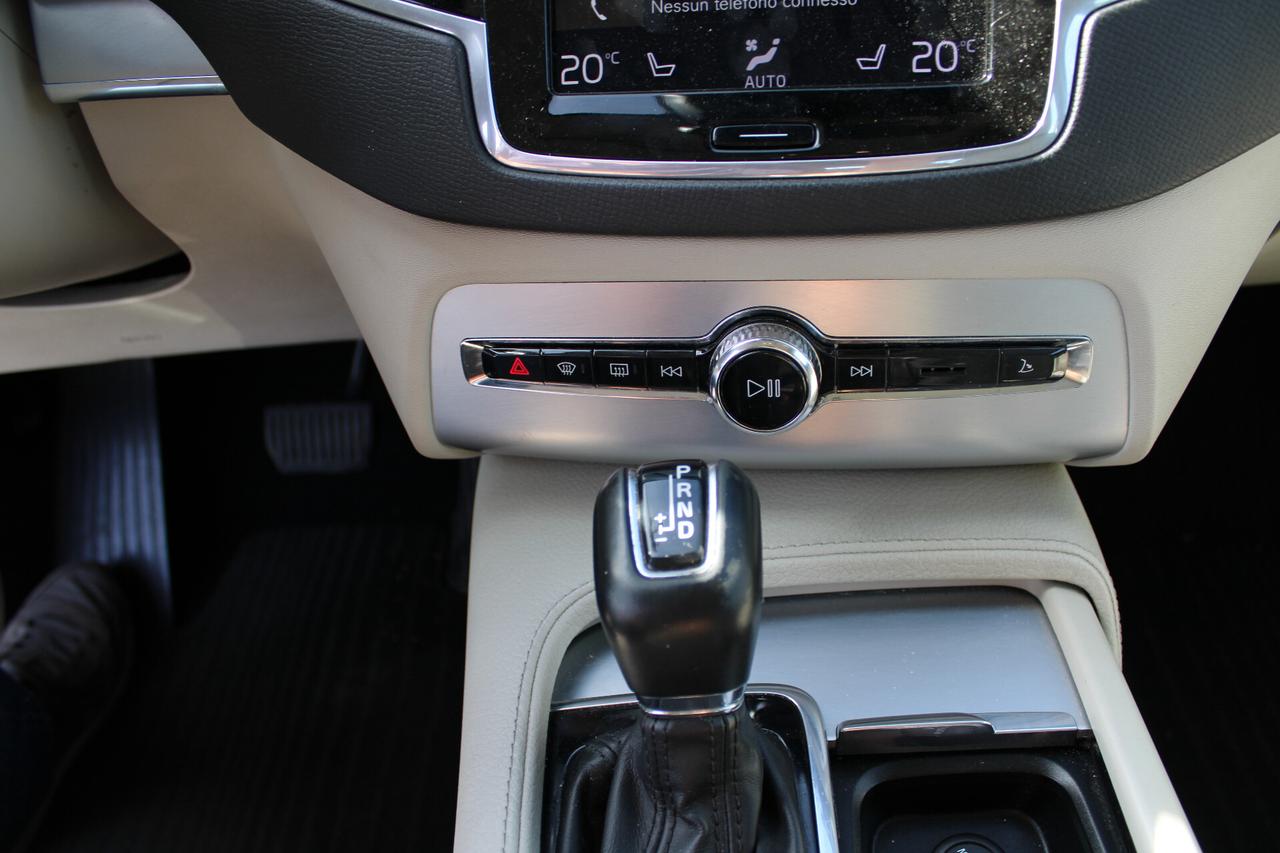 Volvo XC 90 XC90 D5 AWD Geartronic 7 posti Momentum