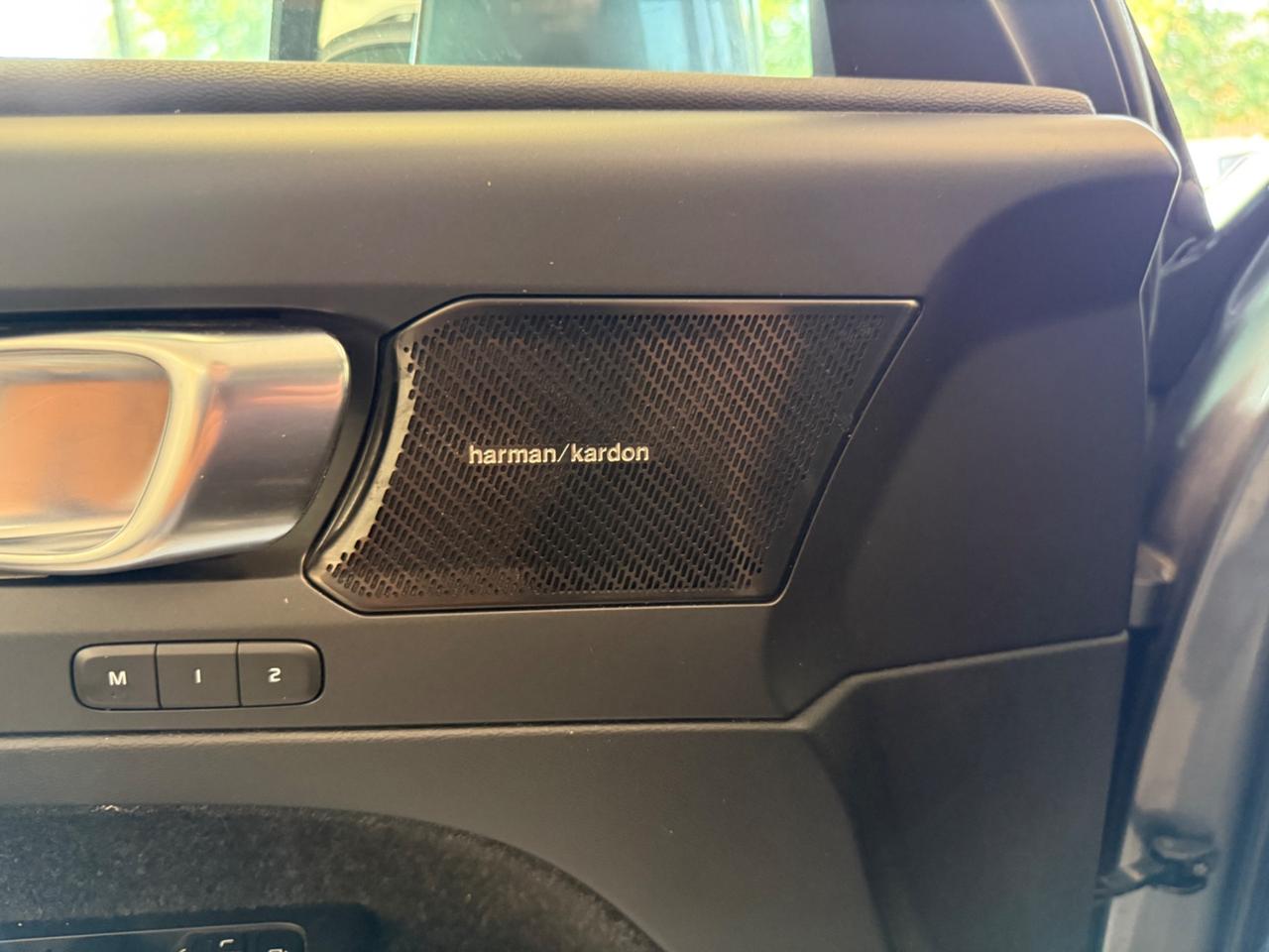 Volvo XC40 D4 AWD Geartronic Momentum TETTO APRIBILE PANORAMICO