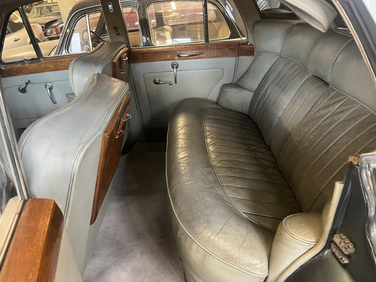 Bentley S1 Guida a SX