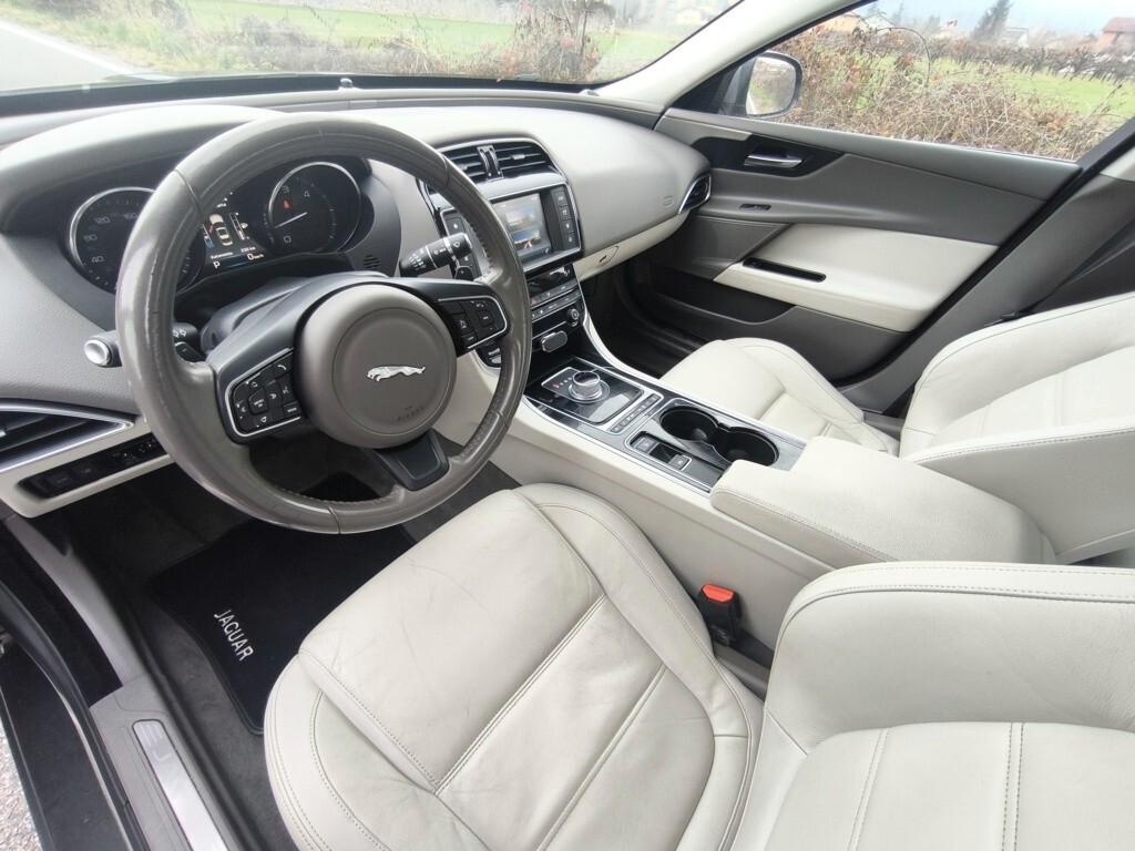 JAGUAR XE 2,0 180CV- AUTOMATICA-EURO 6- MOTORE NUOVO