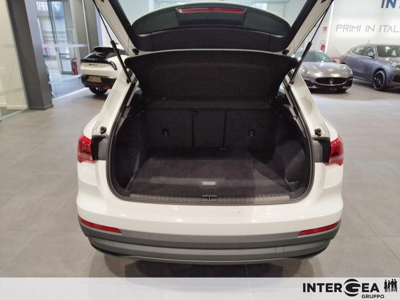AUDI Q3 35 2.0 tdi Business s-tronic