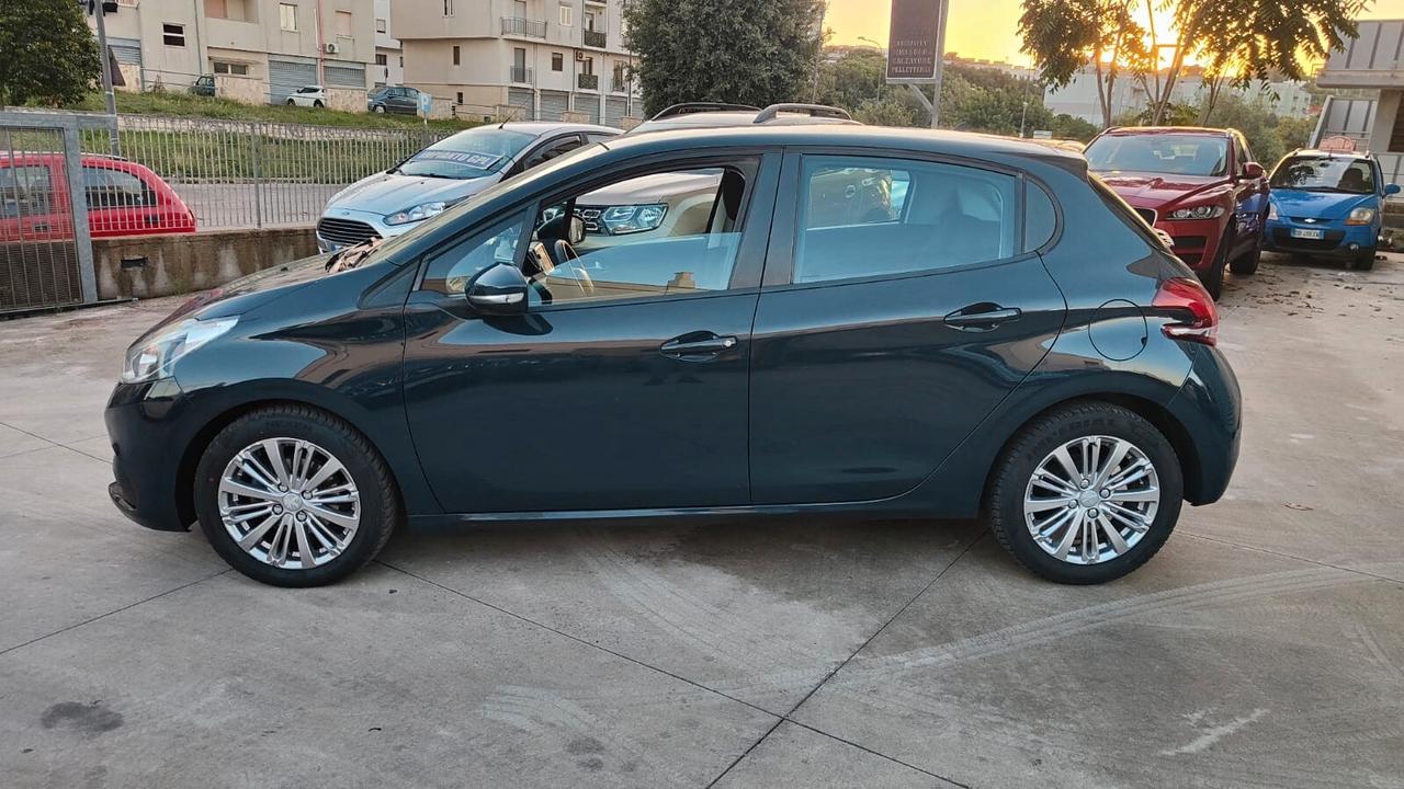 Peugeot 208 BlueHDi 75 5 porte Touch