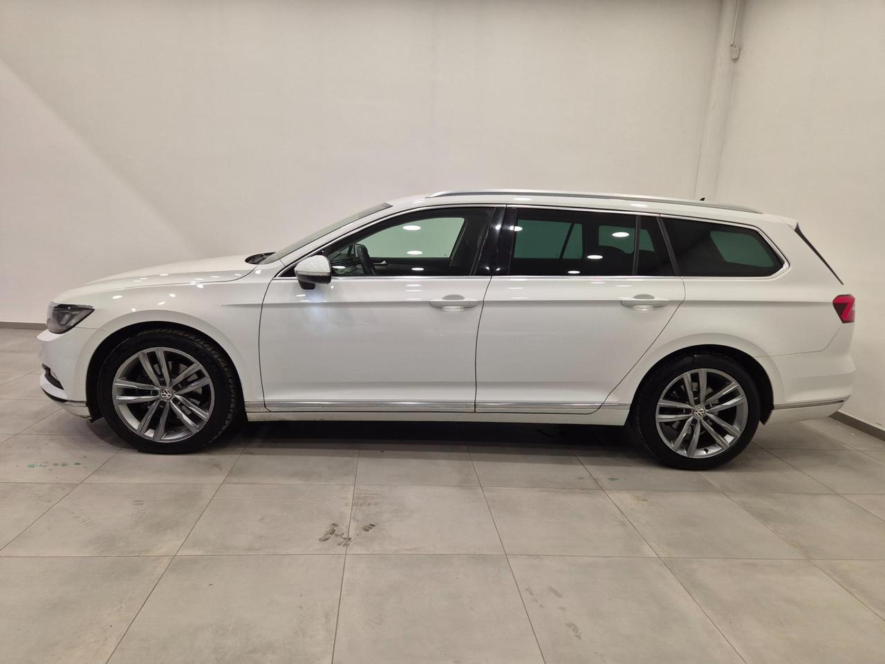 Volkswagen Passat Variant 2.0 tdi Highline 150cv dsg - ACC/Lim - Carplay - Sens. Park.