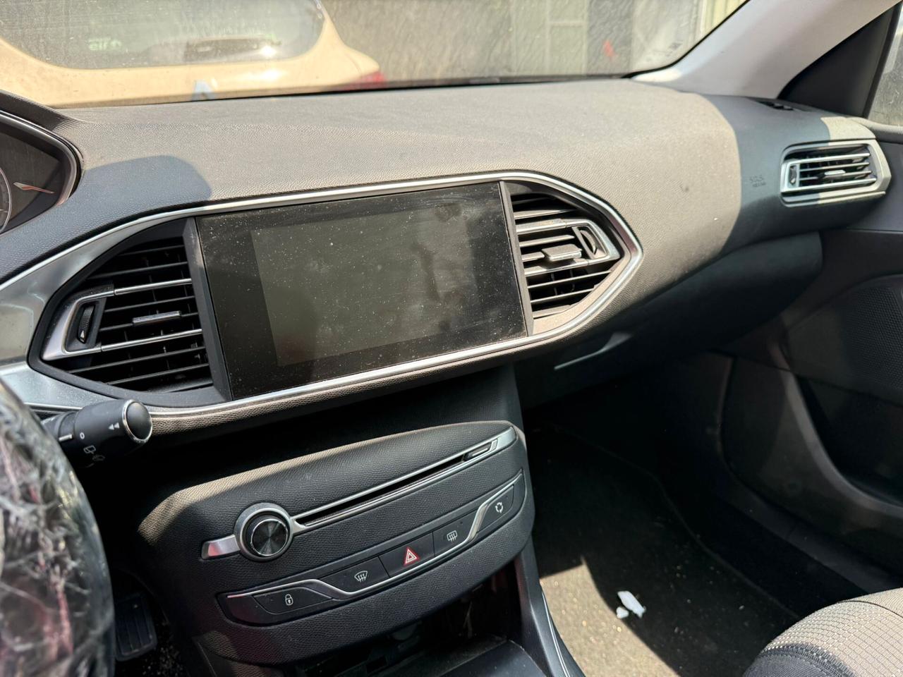 Peugeot 308 S.W. 1.5 Hdi Testata rotta