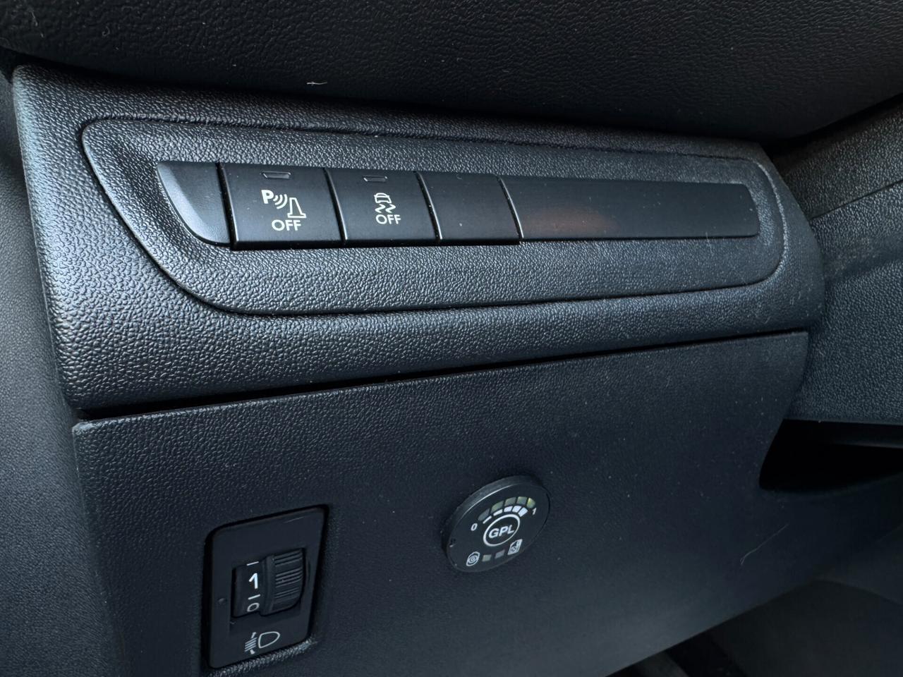 Peugeot 208 PureTech 82 5p. GPL Active