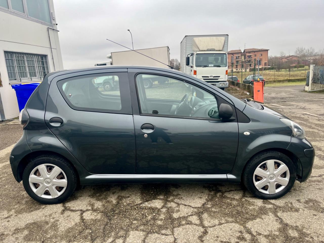 Toyota Aygo 1.0benz 2011 141.000km perfetta per neopatentati