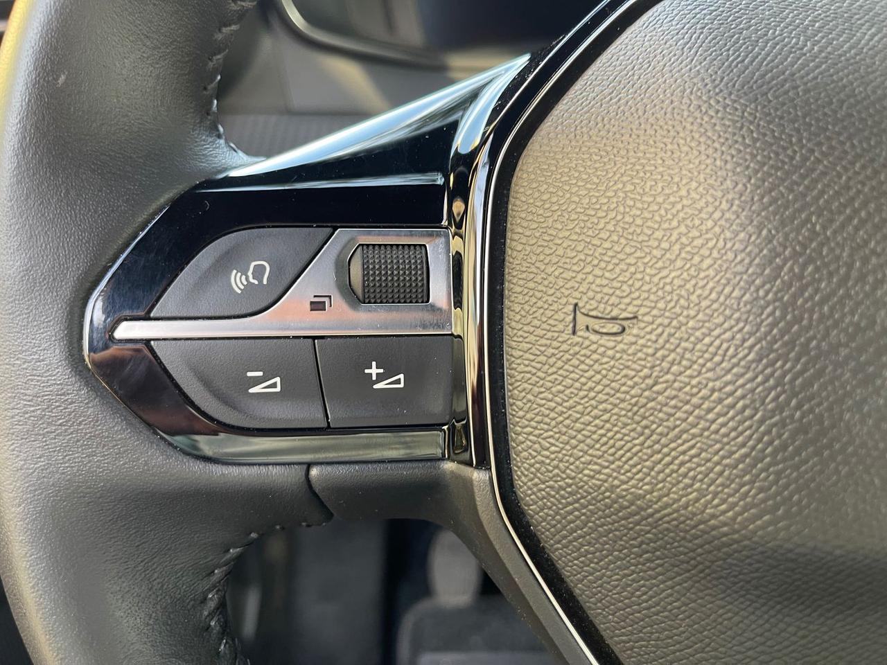 Peugeot 2008 Allure 1.2 PureTech 100 #5940