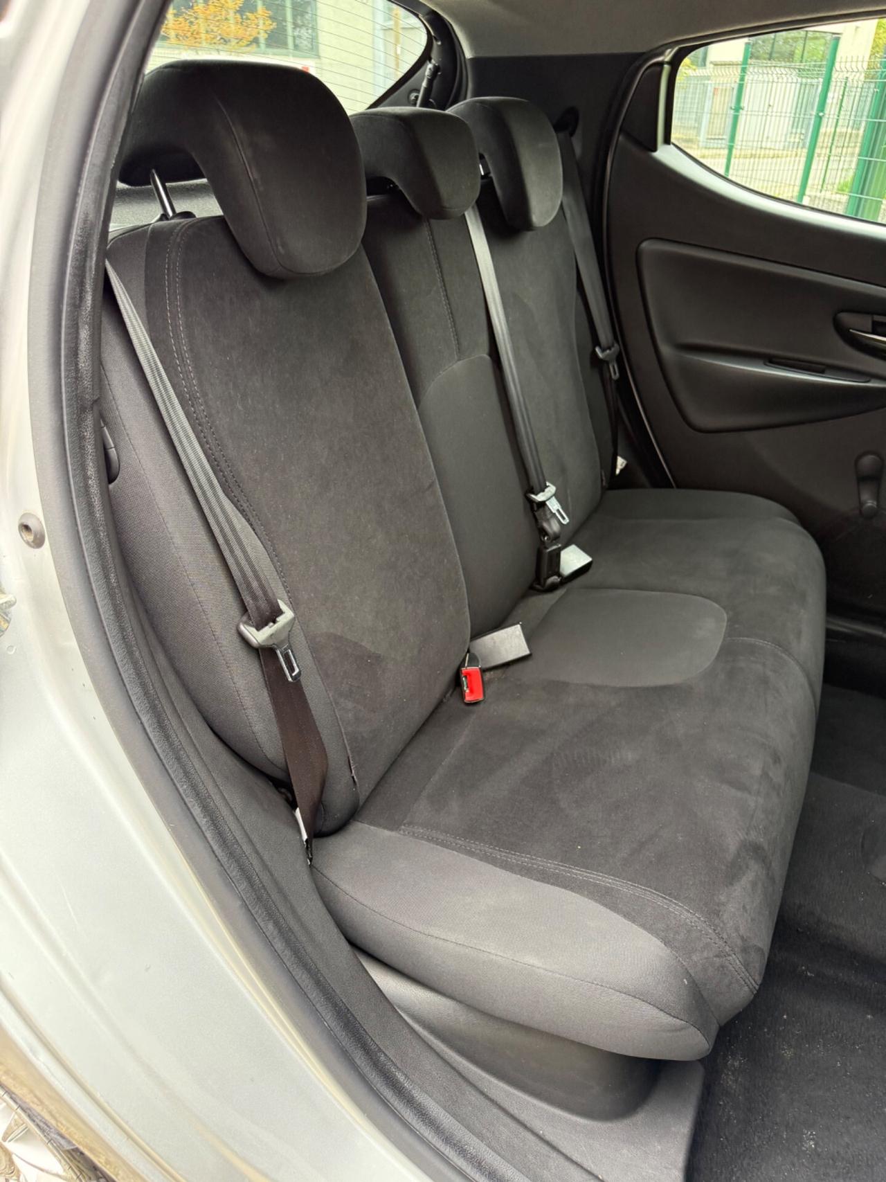 Lancia Ypsilon 0.9 TwinAir 85 CV 5P S&S DFN Automatik Platinum