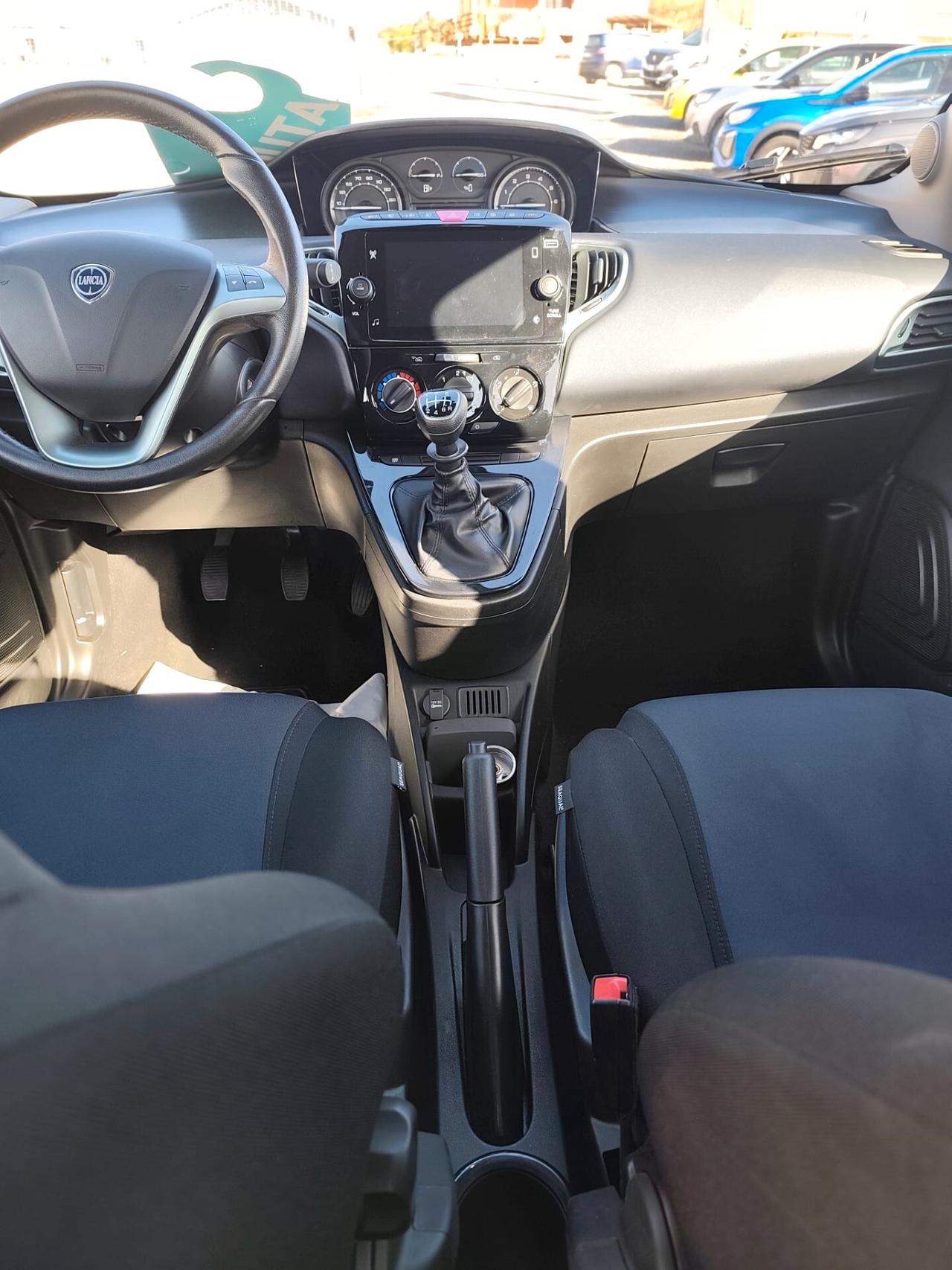 Lancia Ypsilon 1.0 FireFly 5 porte S&S Hybrid Platino