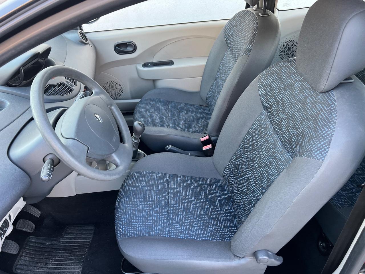 Renault Twingo 1200 neopatentati 13550km