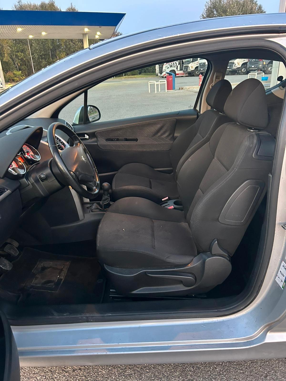 Peugeot 207 1.4 VTi 128000 km pari al nuovo unico proprietario