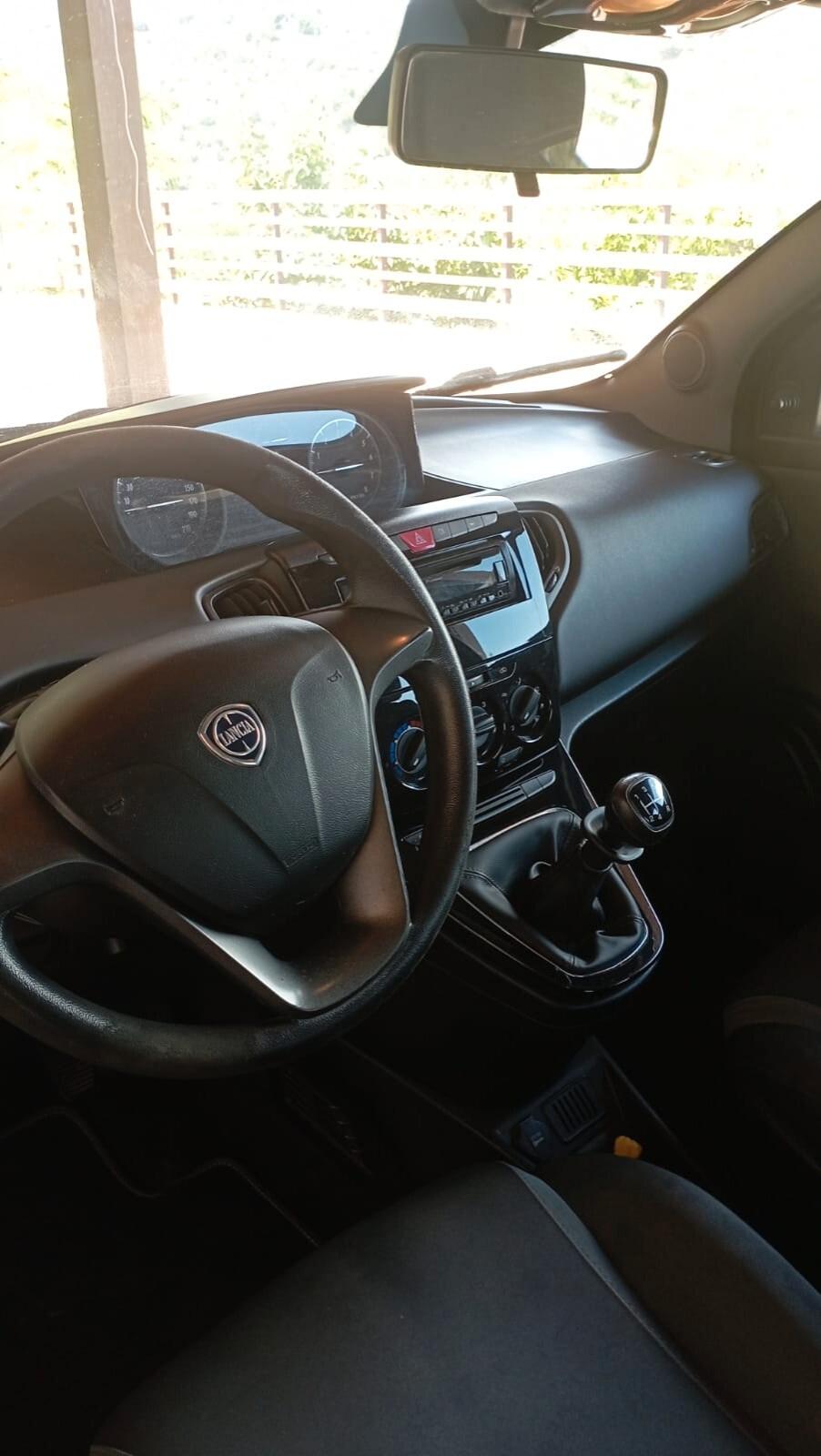 Lancia Ypsilon 1.2 69 CV benzina