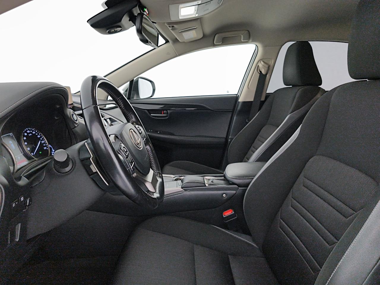 Lexus NX 300h 2.5 Business 2wd