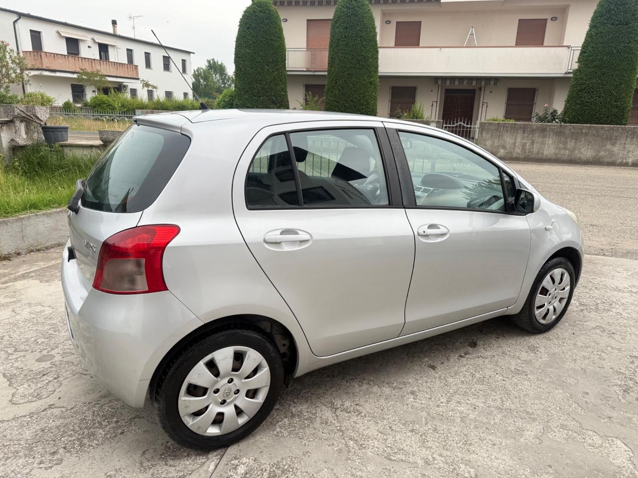 Toyota Yaris 1.0 5P. NEOPATENTATI NO BLOCCHI