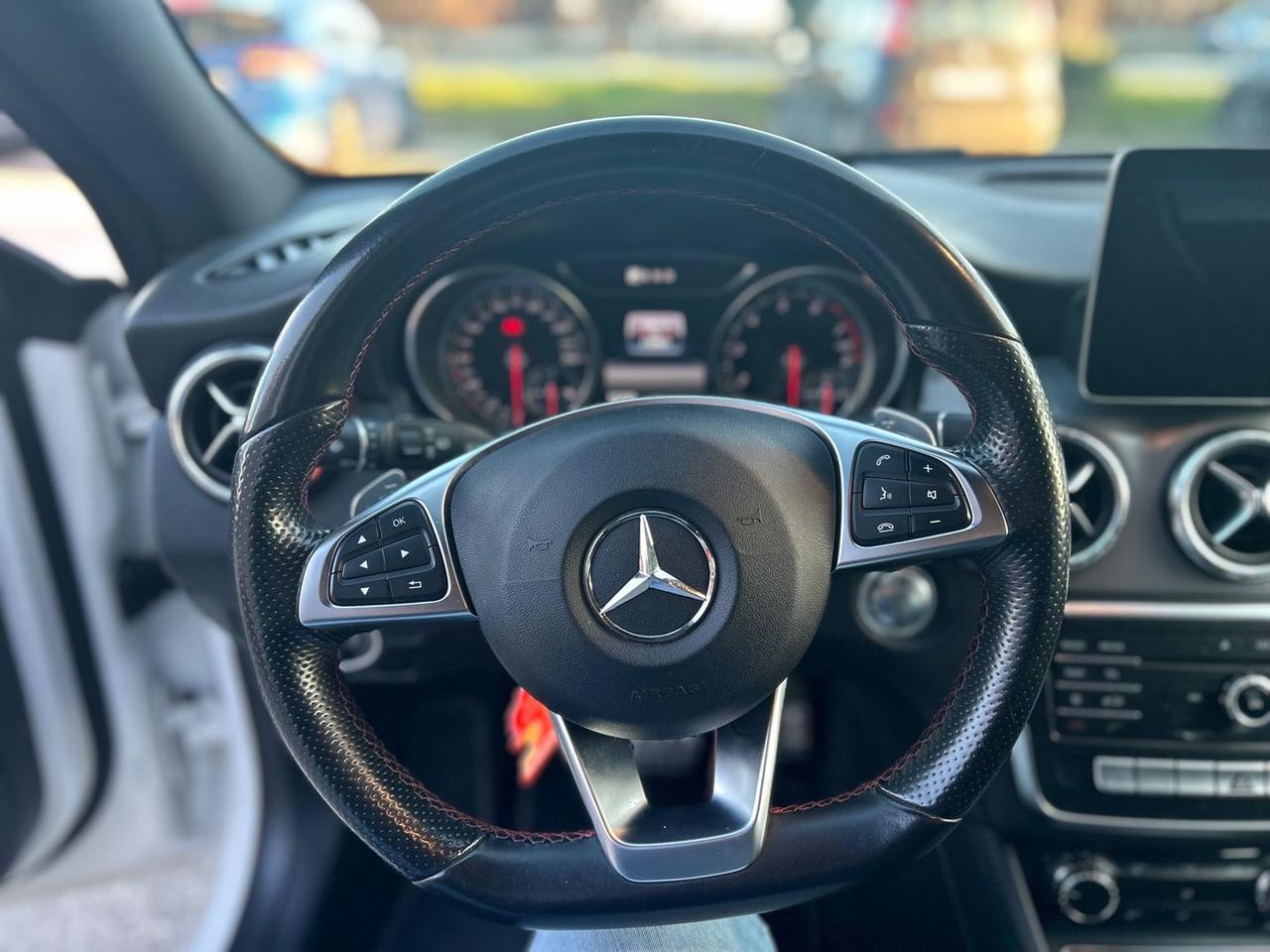 Mercedes-Benz CLA 180 Premium CLA 180 #8250