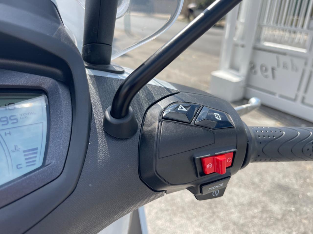 Piaggio Beverly 400 i.e. 400S HPI ANNO 2025 KM 1000 PERFETTO!!!