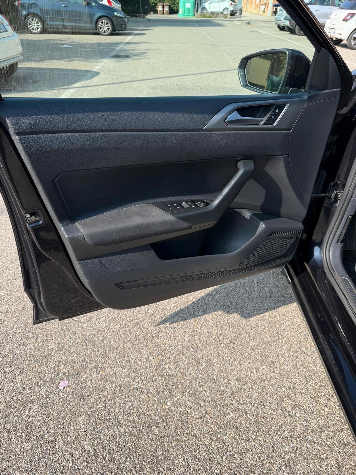 Volkswagen Polo 1.0 - NEOPATENTATI - 12 MESI DI GARANZIA -