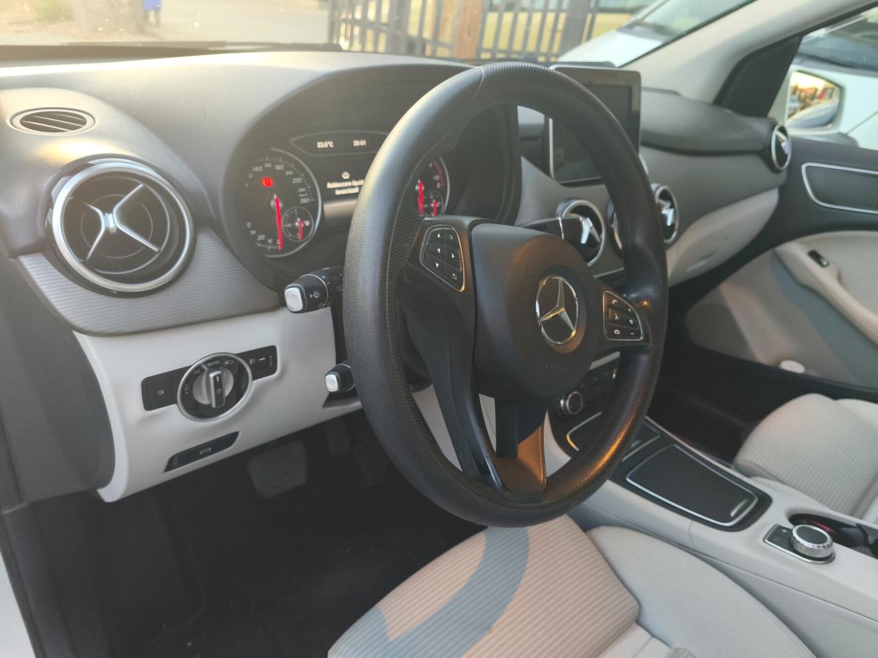 Mercedes B 200d-Noleggio