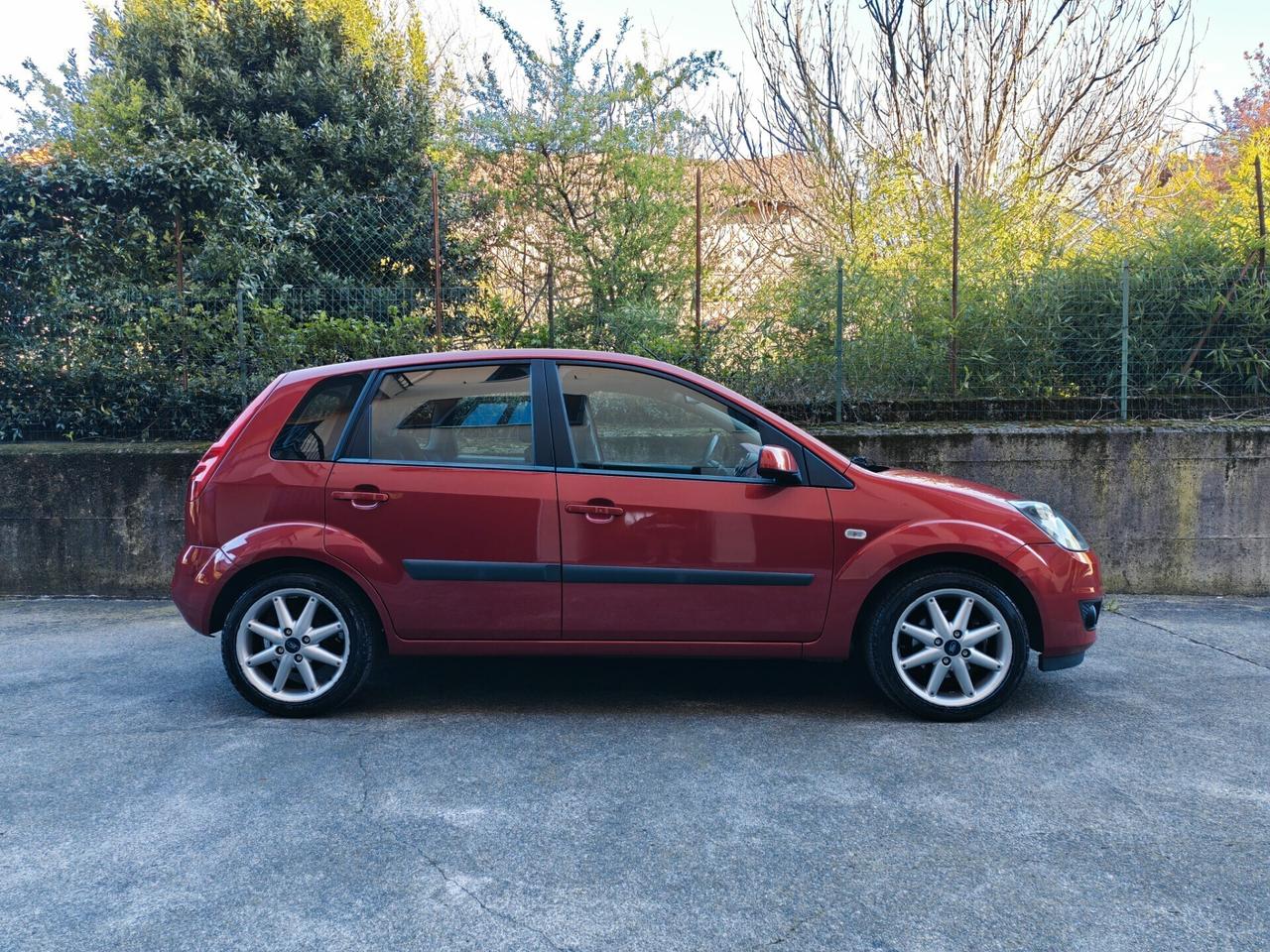 Ford Fiesta 1.2 BENZINA 75cv / 50.000km / Unipro