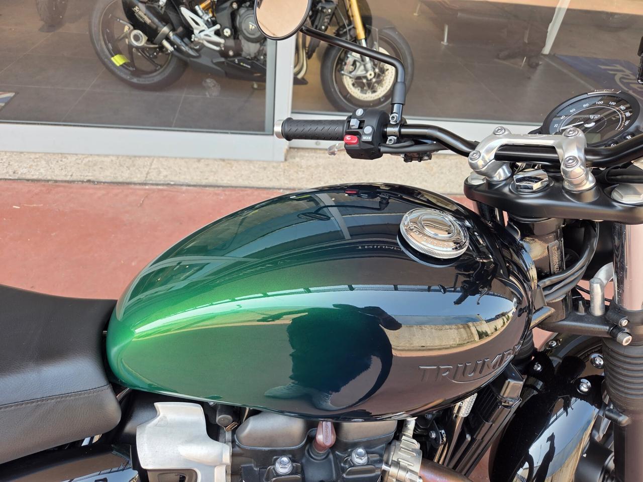 Triumph Speed Twin 900 Stealth Edition