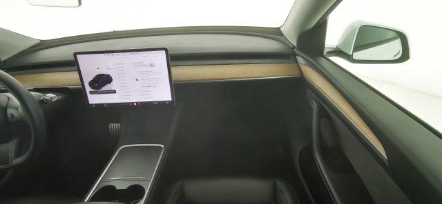 TESLA Model Y Performance Dual Motor AWD -con Autopilot avanzato
