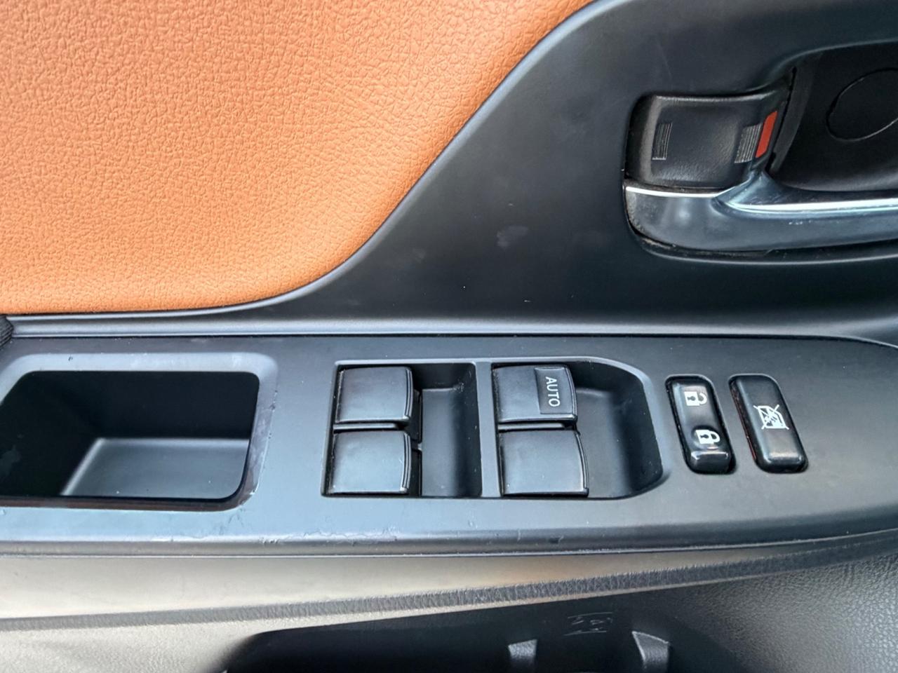 Toyota Yaris 1.3 5 porte Lounge