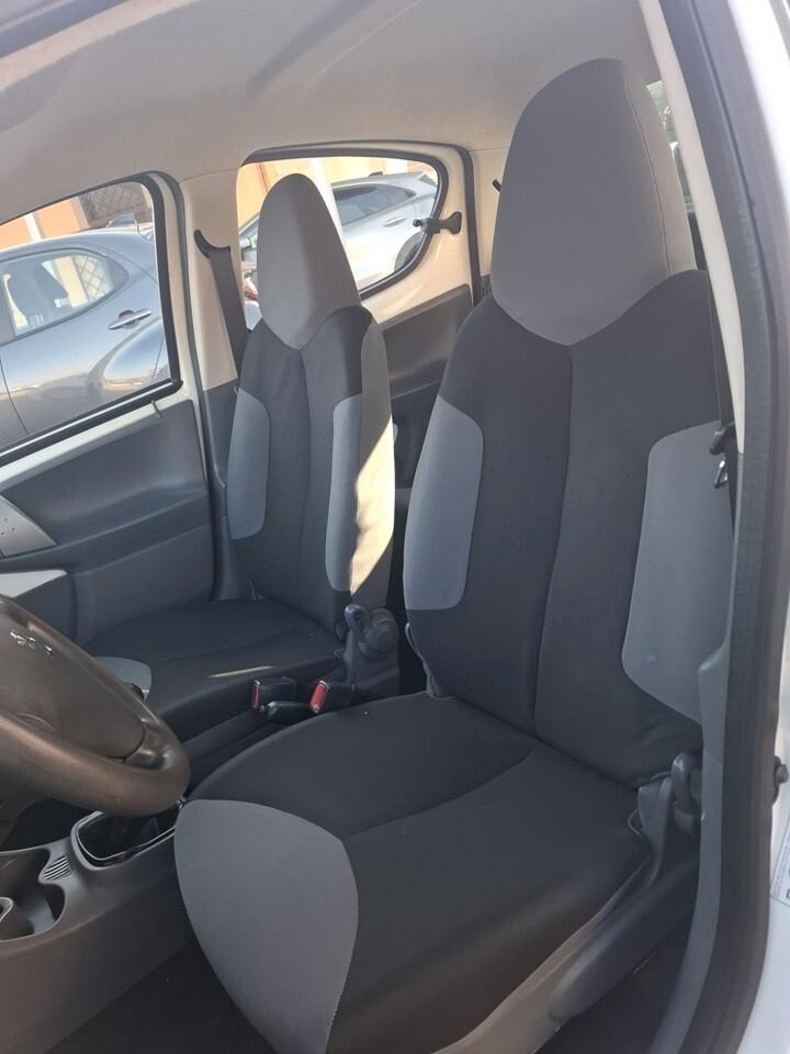 Peugeot 107 1.0 68CV 5p. Desir - 2011