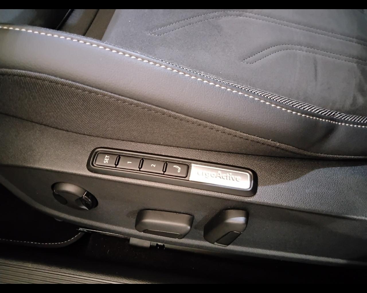 VOLKSWAGEN Golf VIII 2024 - Golf 2.0 tdi Style 150cv dsg