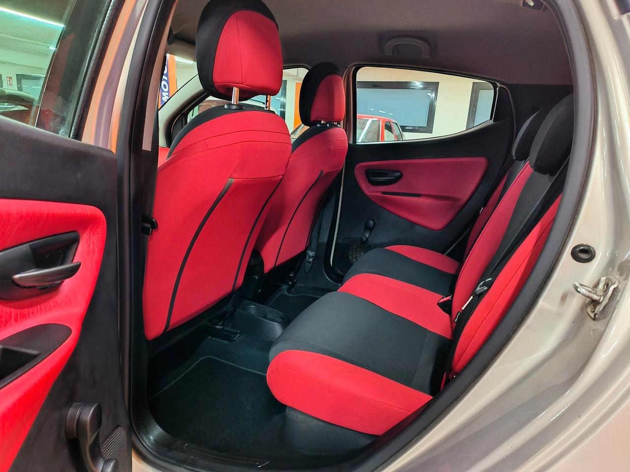 Lancia Ypsilon 0.9 TwinAir 85 CV 5 porte S&S Gold